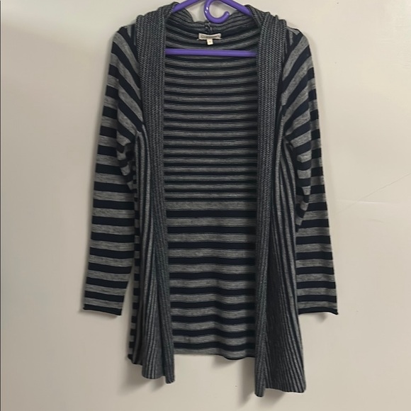 Gray and Black Open-Front Cardigan with Knitted Texture - Picture 1 of 4